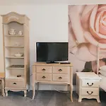 River Court Studios By Payman Club