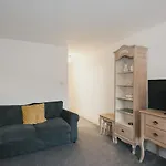 River Court Studios By Payman Club
